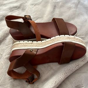 MIA platform sandals!